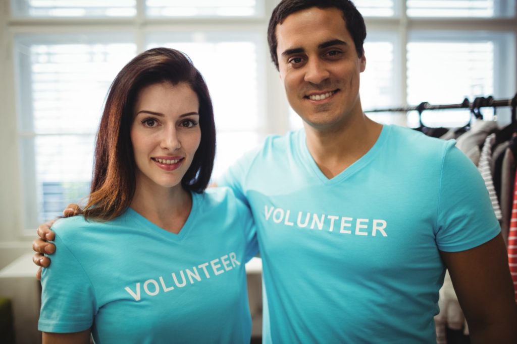 Volunteer-couple-min