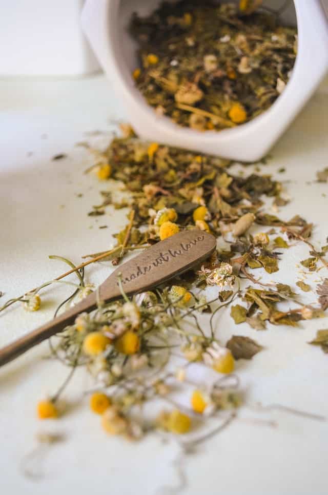 Chamomile dried flowers and health benefits