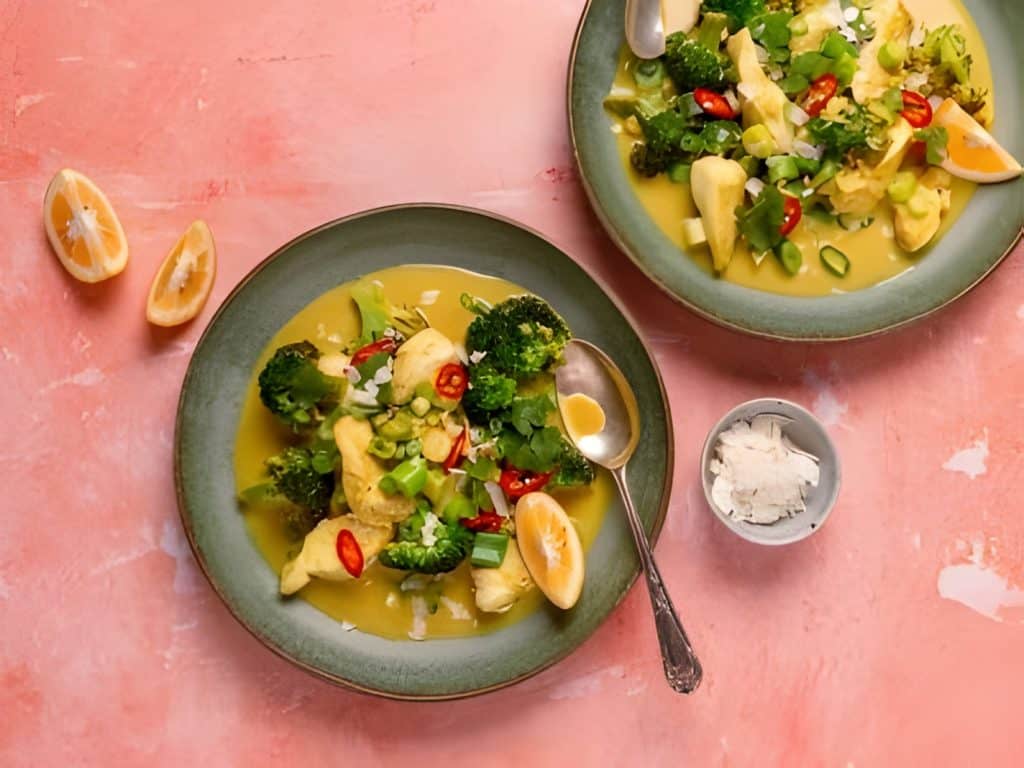 Poached-fish-with-broccoli-and-ginger