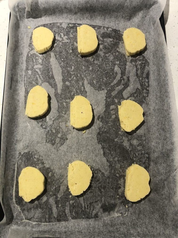Place the cookies on a baking tray