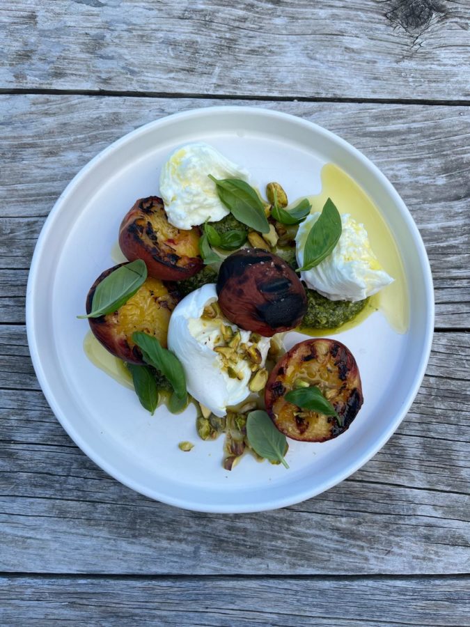 Grilled peaches with buffalo mozzarella and pistachio pesto - final