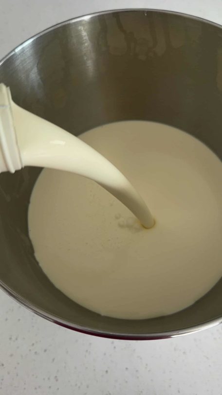 pour cold cream